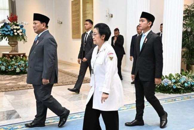 PUBLIK TERHARU: MOMEN HANGAT PRABOWO, GIBRAN, DAN MEGAWATI DI SATU PANGGUNG DI HARI LAHIR PANCASILA.