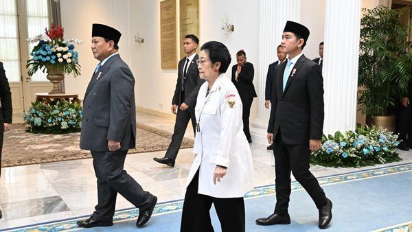 PUBLIK TERHARU: MOMEN HANGAT PRABOWO, GIBRAN, DAN MEGAWATI DI SATU PANGGUNG DI HARI LAHIR PANCASILA.