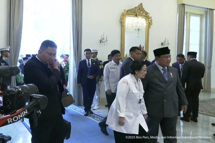 Tegas tapi Santun: Gestur Hormat Prabowo kepada Megawati Tuai Pujian
