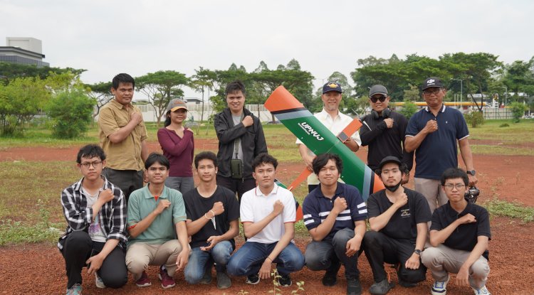 FIK UPN Veteran Jakarta Sukses Laksanakan Terbang Perdana Pesawat Rancangan Mahasiswa pada Proyek Aeromodeling